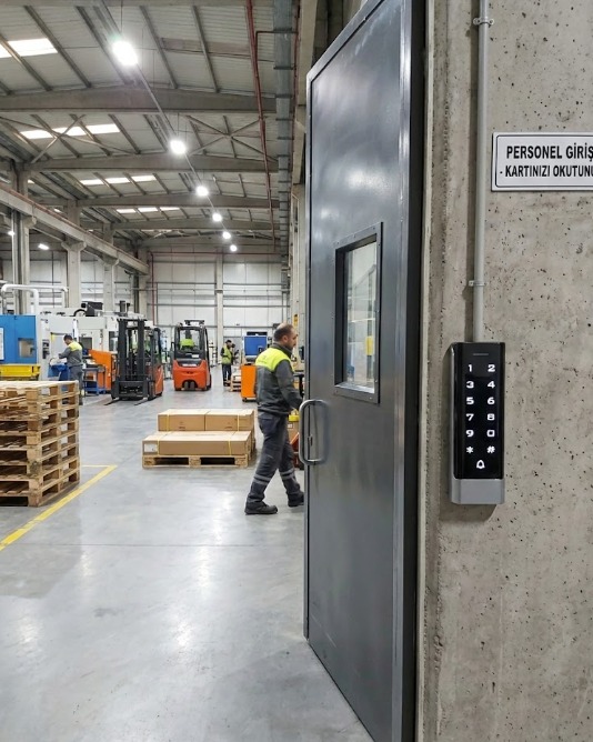 Fabrika Kartlı Geçiş ve Personel Takip Sistemi Montajı