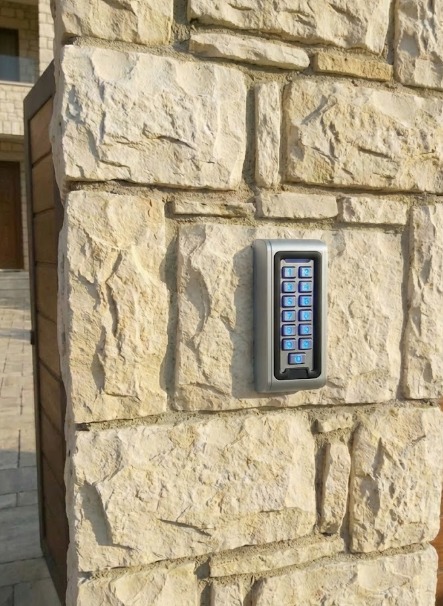 Villa Girişi Kartlı ve Şifreli Geçiş Sistemi Montajı